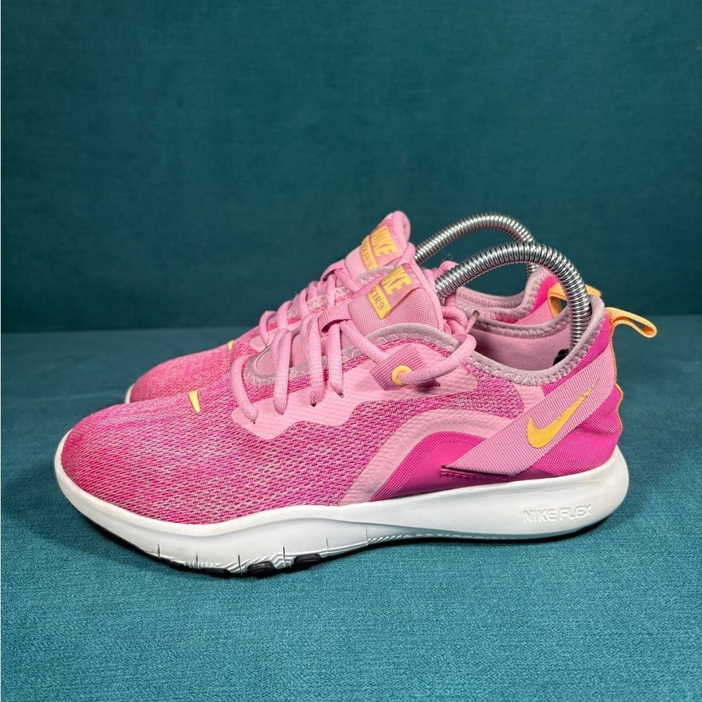 Size 7.5 - Women’s Nike Flex Trainer pink shoes